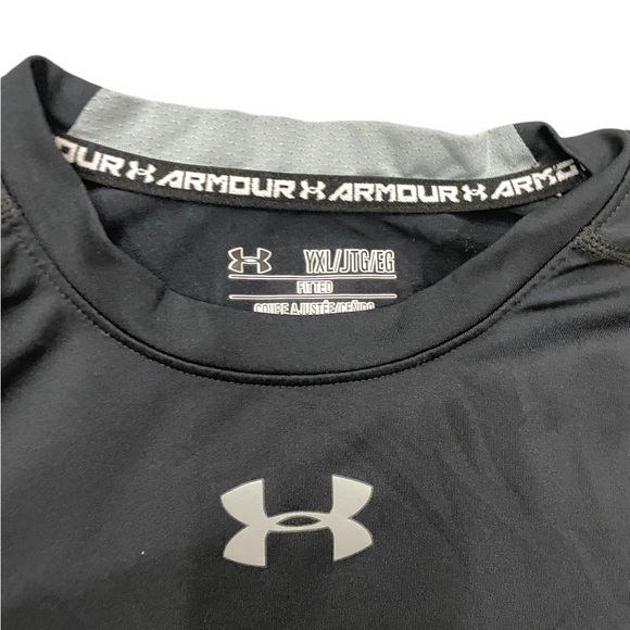 ✨BOYS UNDER ARMOUR LONG SLEEVE✨ - Picture 4 of 4